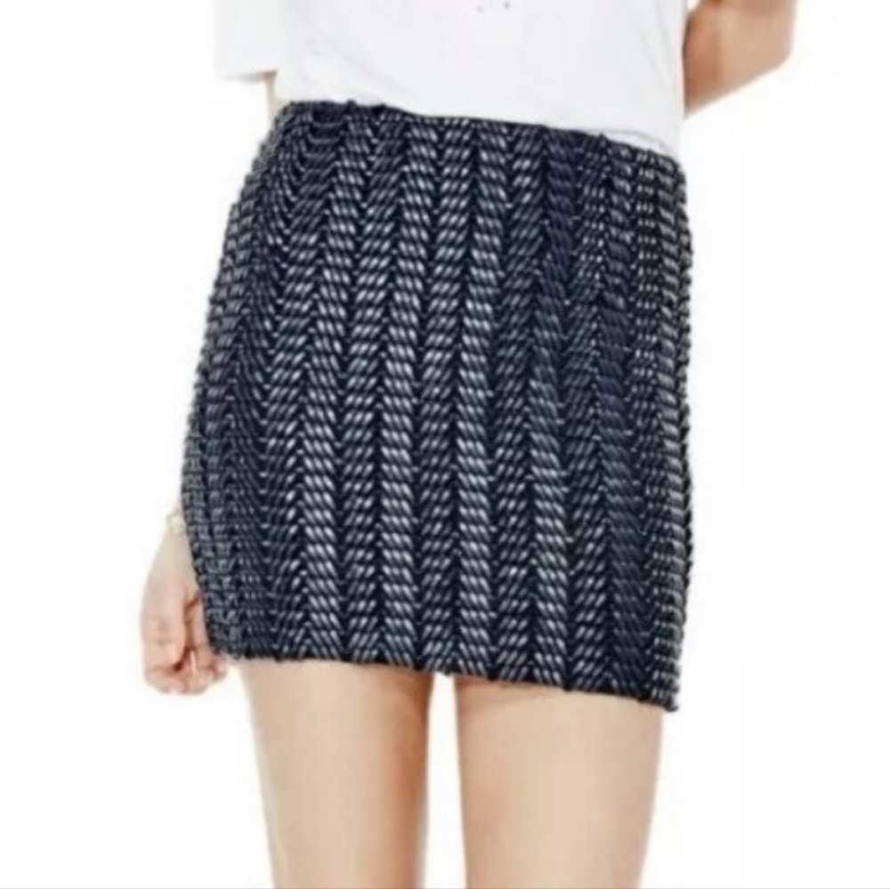 𝅺GUESS LADIES BASKETWEAVE FAUX LEATHER MINI SKIRT- L